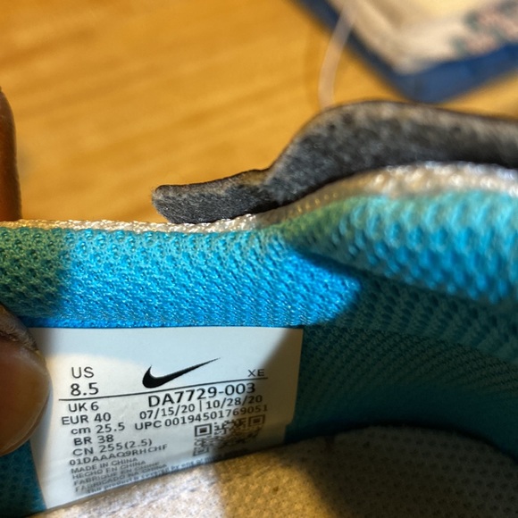 Nike size 8.5 sneakers good condition - Picture 5 of 5